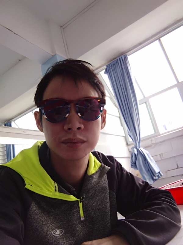 五华移民男的第一张照片--南通相亲服务中心