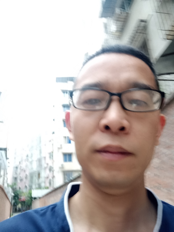 眼镜的第一张照片--南通相亲服务中心