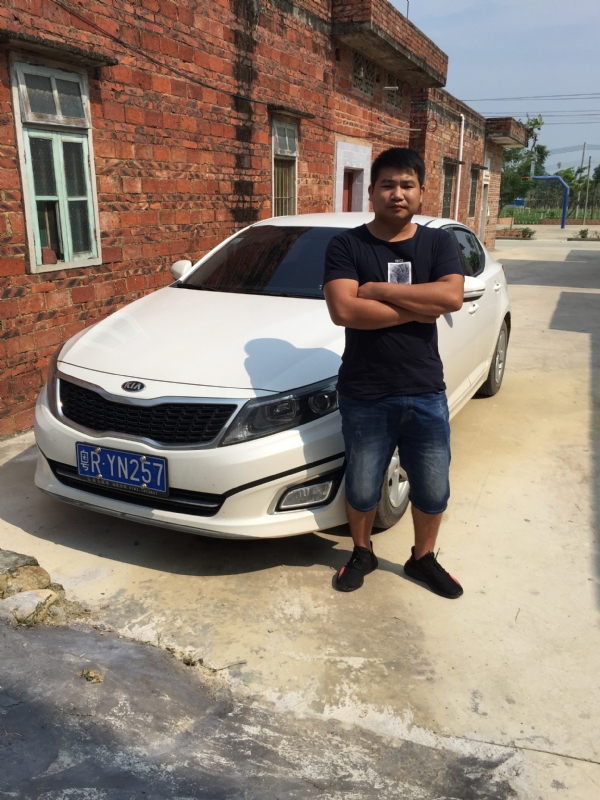 独坐街头的第三张照片--南通相亲服务中心