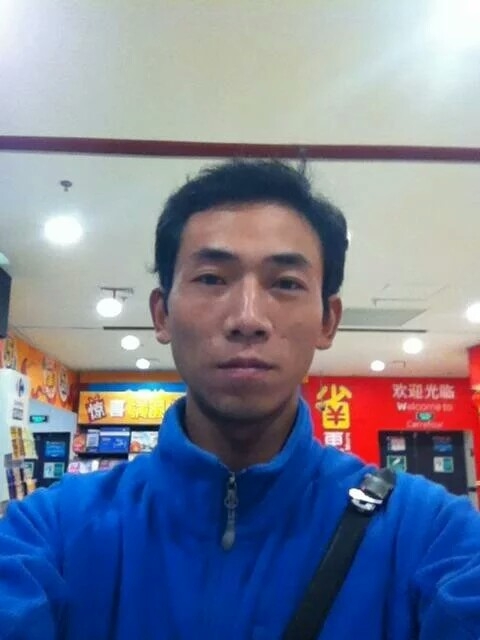 青草地溪水边的第一张照片--南通相亲服务中心