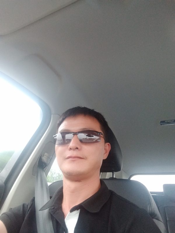 孤独的男人的第二张照片--南通相亲服务中心