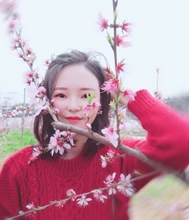 小桌子的第一张照片--南通相亲服务中心