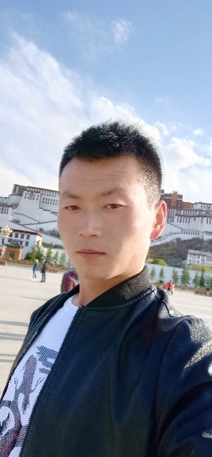 阳光下的小草的第二张照片--南通相亲服务中心