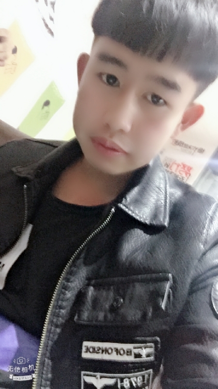 军绿色的第一张照片--南通相亲服务中心