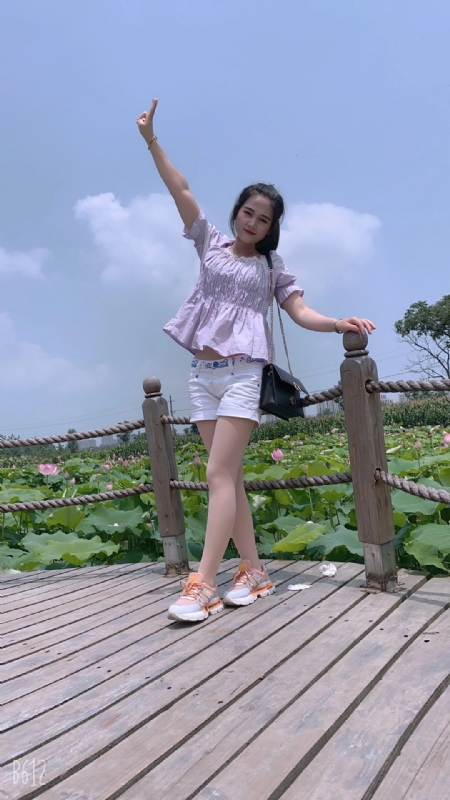 秋水伊人的第一张照片--南通相亲服务中心