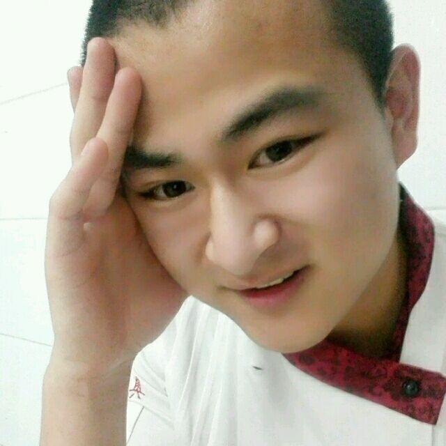 人潮拥挤的第一张照片--南通相亲服务中心