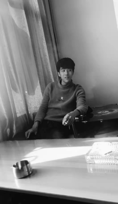 酷似小丑的第二张照片--南通相亲服务中心