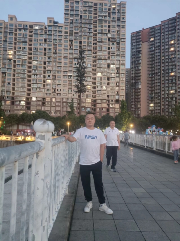 寂寞的男人的第一张照片--南通相亲服务中心