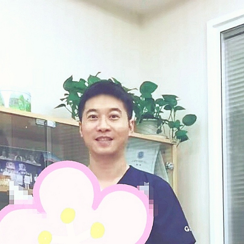 大手牵小手的第二张照片--南通相亲服务中心