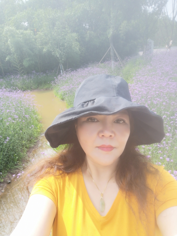 宛霞的第三张照片--南通相亲服务中心