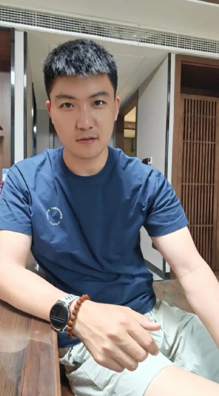 大鹏展翅的第一张照片--南通相亲服务中心