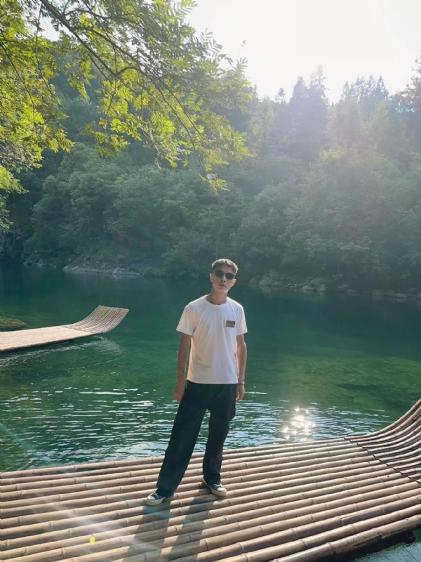 林言的第二张照片--南通相亲服务中心