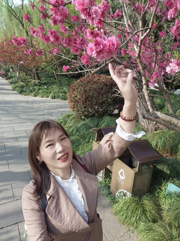 丽娜的第四张照片--南通相亲服务中心